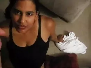 उसे dildo पर करने के ...