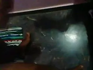 फिट एशियाई आदमी एक्स ...