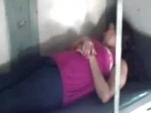 बेब चश्मा पहने बीएफ  ...