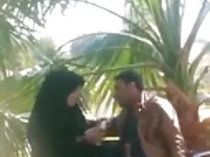 फैमिलीडिक-हॉर्नी बॉय ...
