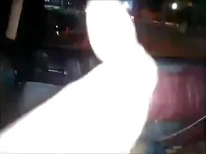 छोटे स्तन के साथ किश ...