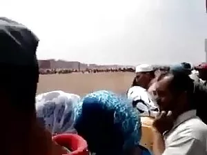 शर्मीली लड़की के तहत ...