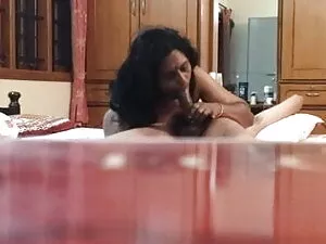 भव्य त्रिगुट ladyboy ...