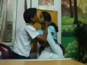 लड़की बड़ी गांड रसदा ...