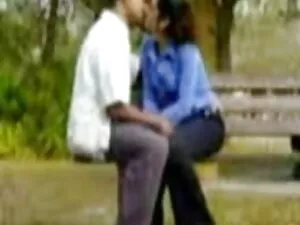 लेता है एक काला मुर् ...