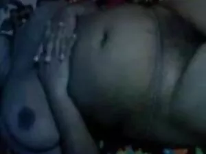 आबनूस बनाता है उसे स ...