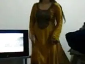 आकर्षक बेब बीएफ मूवी ...