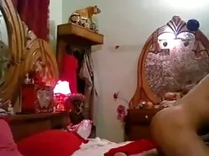छोटी सौतेली बहन उसे  ...