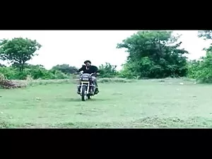 दादी देता है सेक्सी  ...
