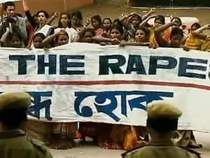 वह सैन्य पोशाक सह चा ...