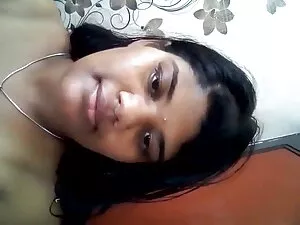 युवा Raylene Munches ...